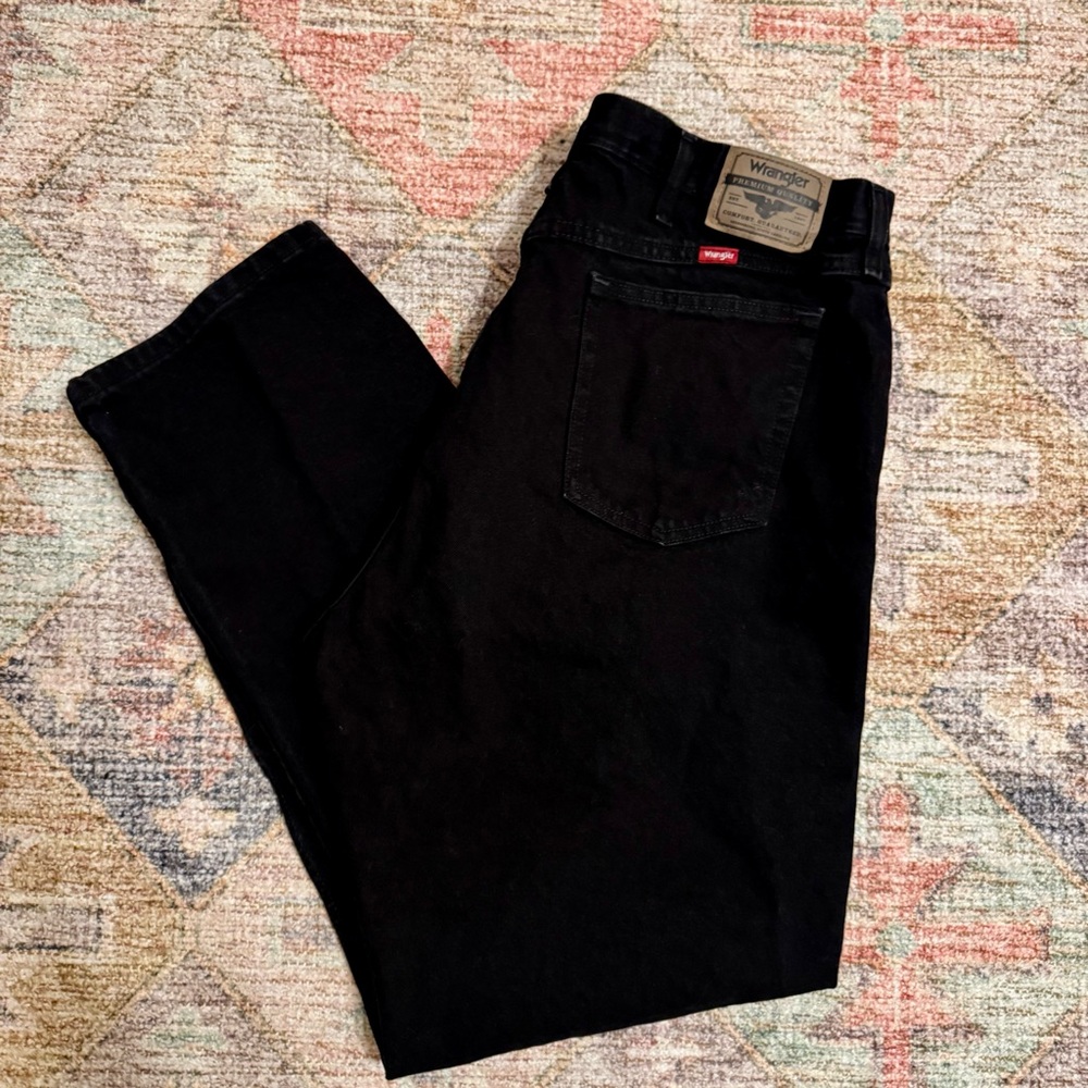 Wrangler Men's Black Jeans 42” x 30”